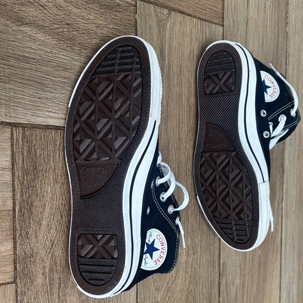Converse Black and White All Star High-Tops (Sz 7) Never Worn - Picture 4 of 4